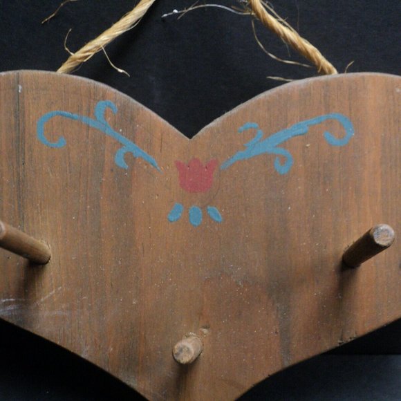 Wooden Heart-Shaped Key Holder with Twine Hanger Country Theme 7" x 4 1/4" - Picture 2 of 4